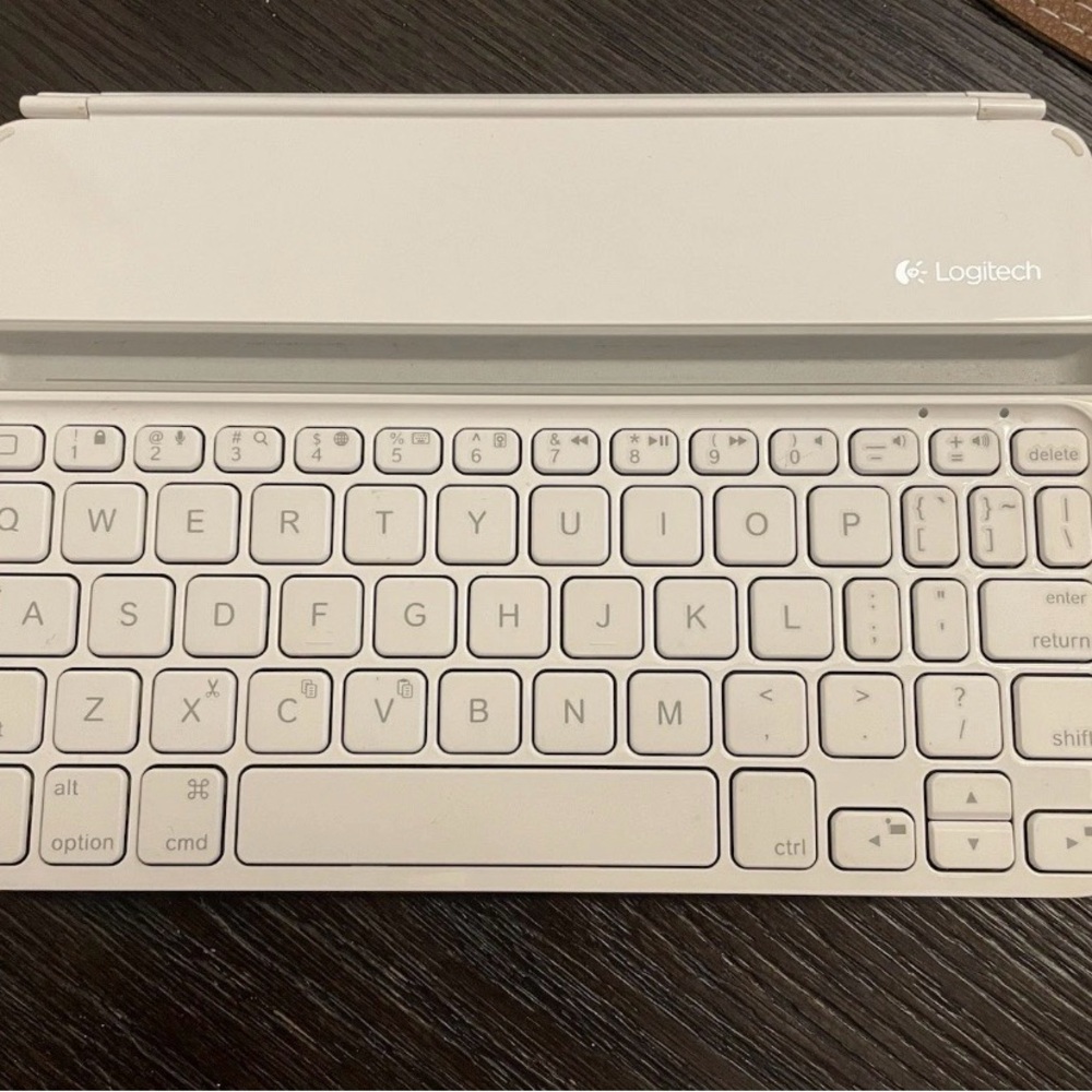 Logitech Ultrathin Keyboard Cover Mini for iPad mini - White, Missing Charger